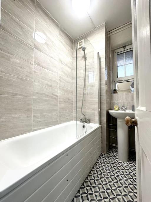 Quirky 3 Bedroom Flat In Shoreditch ロンドン エクステリア 写真